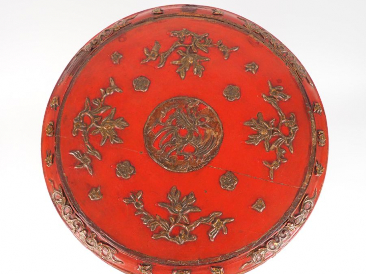 Grand coffre cylindrique à étoffes à quatre compartiments en bois laqu