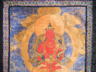 Vente aux enchères Thangka verticale étroite, peinte en polychromie sur toile de trois fi