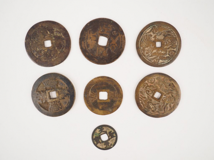 Ensemble de 16 pièces. Canh Thinh Thong Bao et pièces de la dynastie N