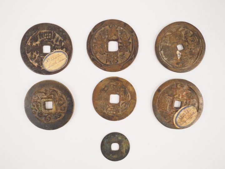 Ensemble de 16 pièces. Canh Thinh Thong Bao et pièces de la dynastie N