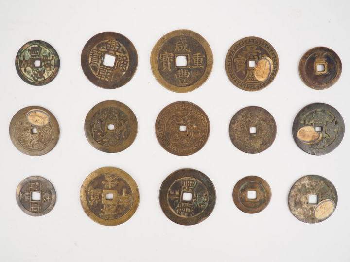 Ensemble de 15 pièces.  Canh Thinh, Canh Hung Thong Bao, Tu duc Thong 