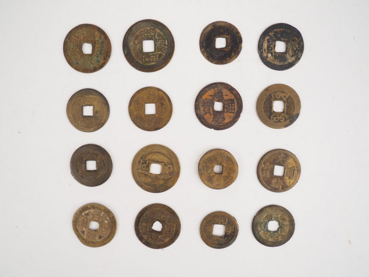 Ensemble de 31 pièces. Canh Thinh, Canh Hung Thong Bao, Tu duc Thong B