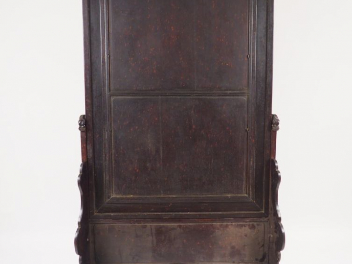 Grand écran et son présentoir en bois de rose finement décoré d'une ma