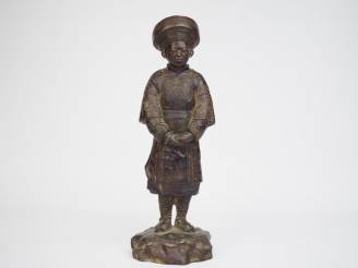 Vente aux enchères HOANG XUAN LAN Statuette en bronze, représentant un personnage du Nord