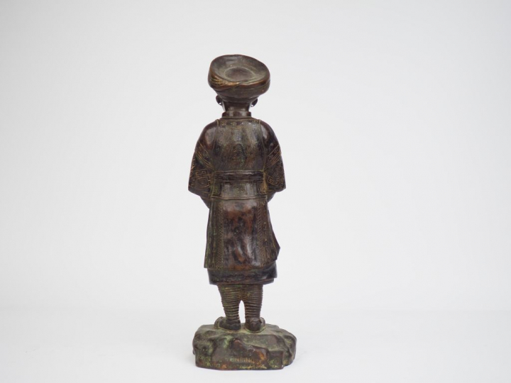 HOANG XUAN LAN Statuette en bronze, représentant un personnage du Nord