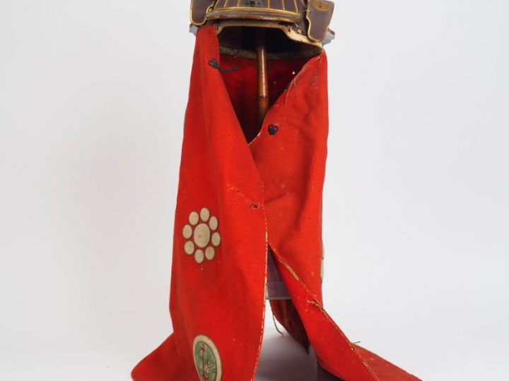 Kaji kabuto, casque de pompier, avec sa cape, le casque de type suji-b