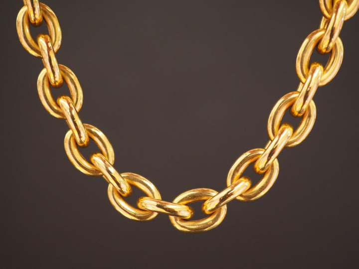 URBANO. Collier en or jaune, maillons forçat. Signé. Long. 45,5 cm Poi