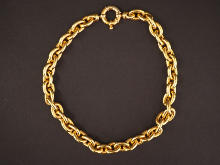 URBANO. Collier en or jaune, maillons forçat. Signé. Long. 45,5 cm Poi
