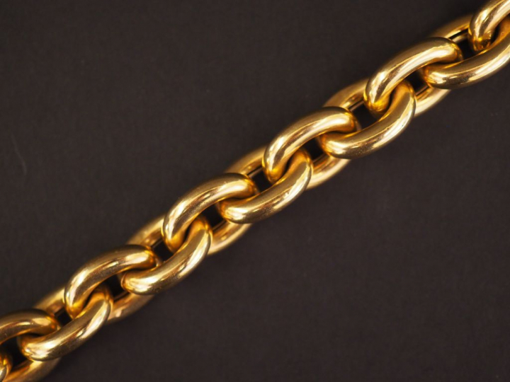 URBANO. Bracelet en or jaune, maillons forçat. Signé. Long. 21 cm Poid
