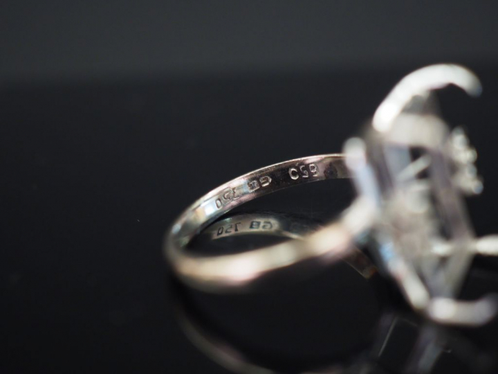 Monture de bague en or blanc. TDD. 49 Poids. 3,13 g