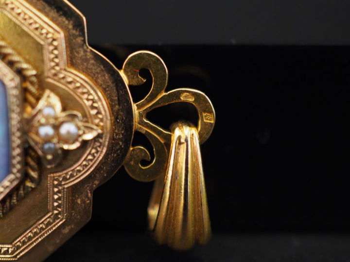 Pendentif porte-photo Napoléon III de style Louis XVI en or jaune et p