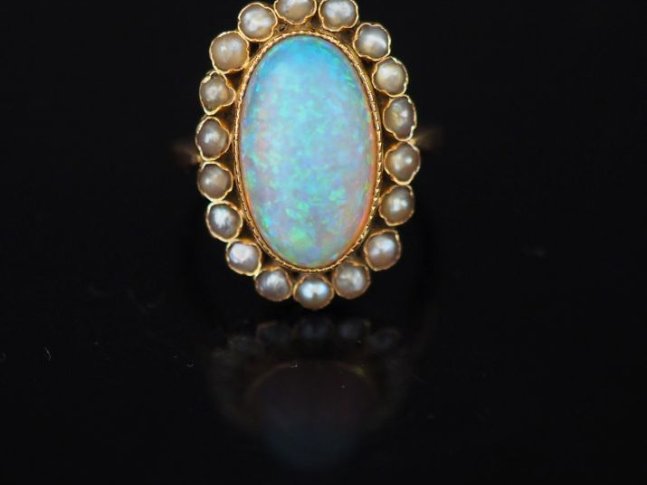 Bague marguerite Napoléon III en or jaune, sertie en son centre d'une 