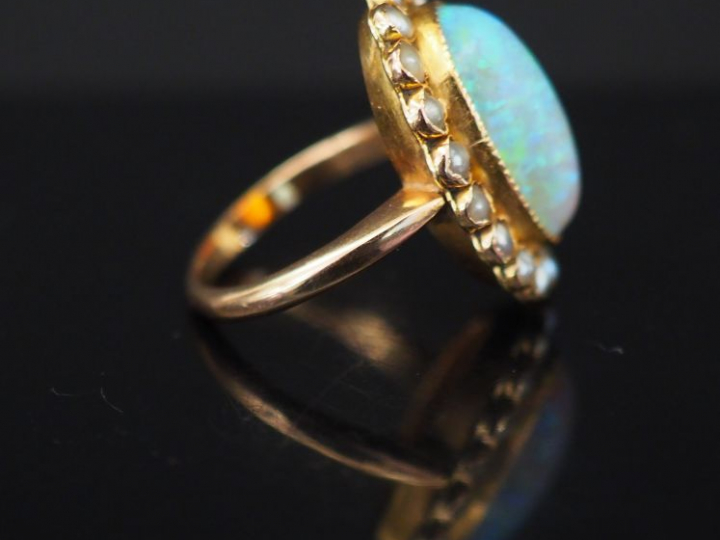 Bague marguerite Napoléon III en or jaune, sertie en son centre d'une 