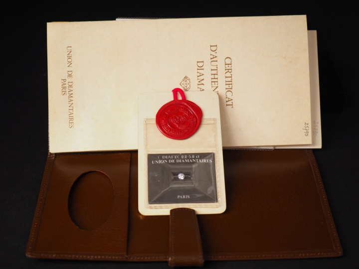 Diamant sur papier taille brillant de 0,44 ct environ E-VVS1. Avec son