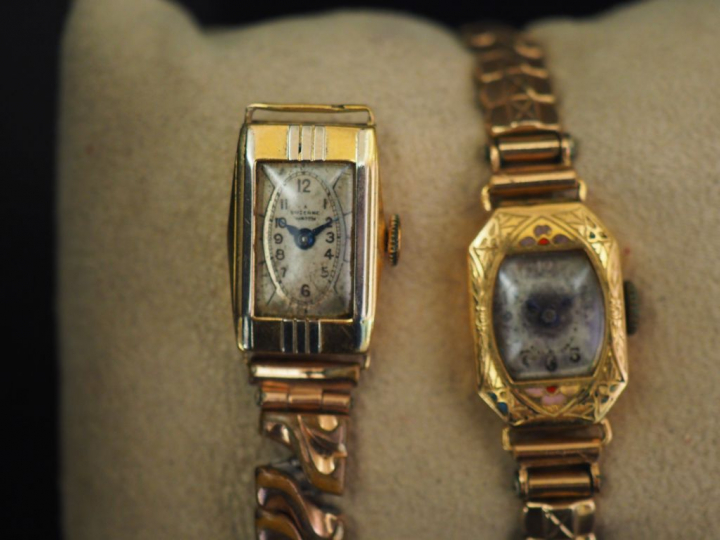 Ensemble comprenant :  - une montre bracelet de dame, boitier or jaune