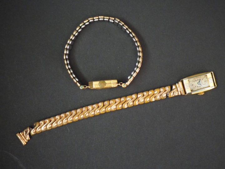 Ensemble comprenant :  - une montre bracelet de dame, boitier or jaune