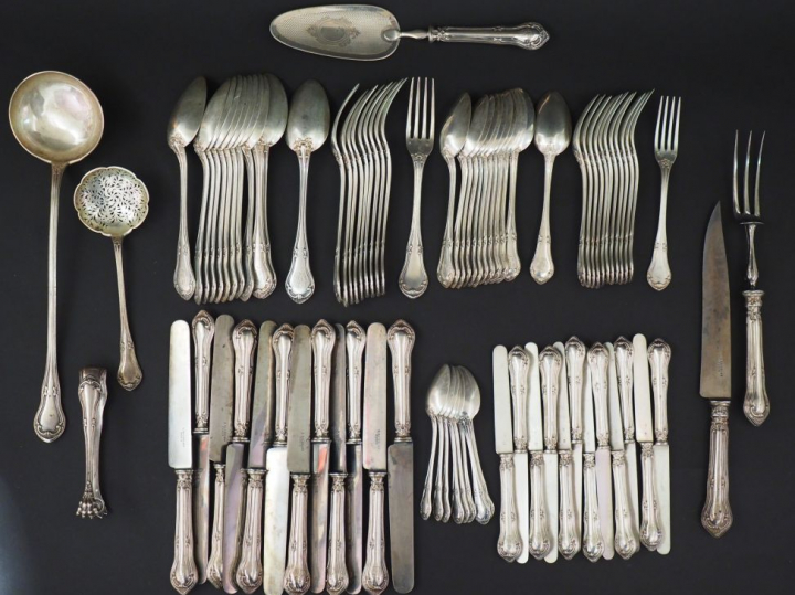 Partie de ménagère de style Louis XV en argent, poinçon Minerve.  Mono