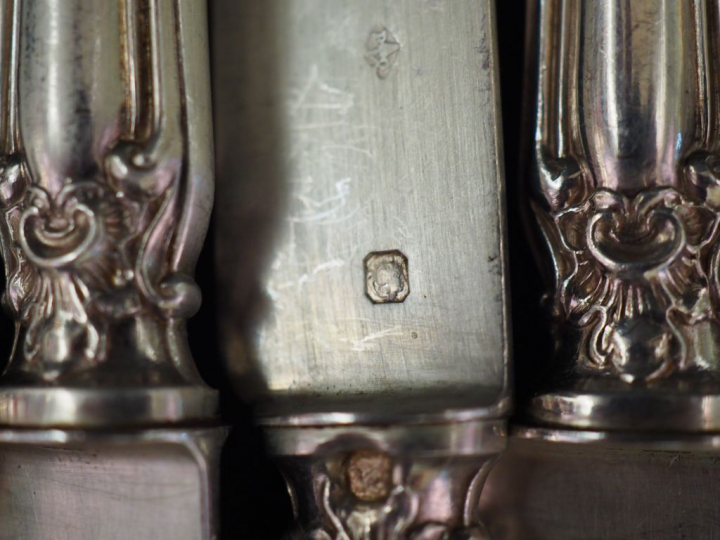 Partie de ménagère de style Louis XV en argent, poinçon Minerve.  Mono