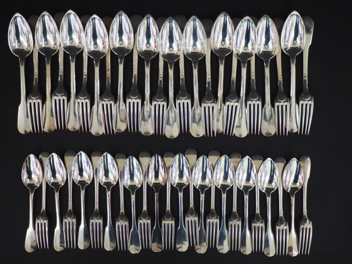 Partie de ménagère en argent, poinçon Minerve, modèle uniplat. Compren