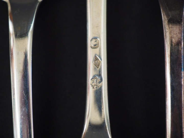 Partie de ménagère en argent, poinçon Minerve, modèle uniplat. Compren