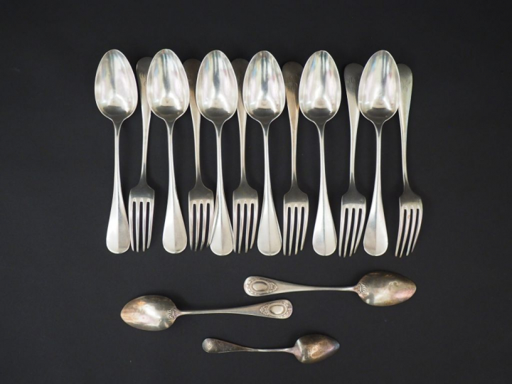 Suite de six grands couverts en argent, poinçon Minerve, modèle unipla