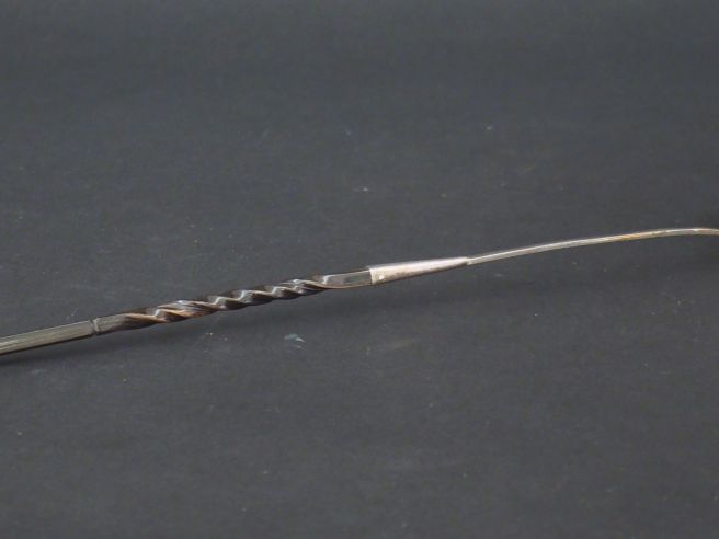 Louche à punch en argent, poinçon Vieillard. Manche en corne. Long. 39