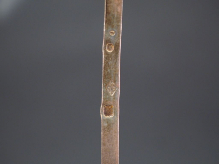 Louche à punch en argent, poinçon Vieillard. Manche en corne. Long. 39