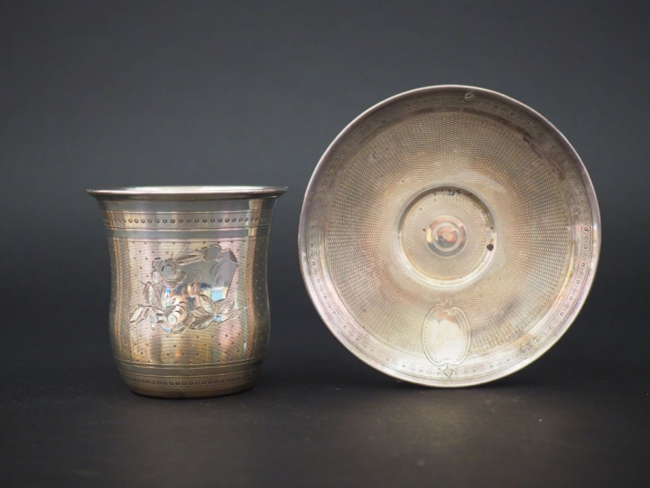 Timbale de forme tulipe en argent et vermeil, poinçon Minerve, à décor