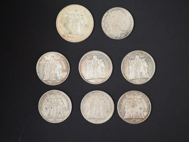 Ensemble de pièces en argent, comprenant :  - une pièce de 50 Francs, 