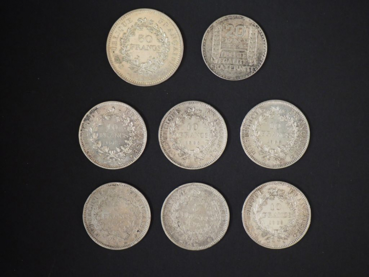 Ensemble de pièces en argent, comprenant :  - une pièce de 50 Francs, 
