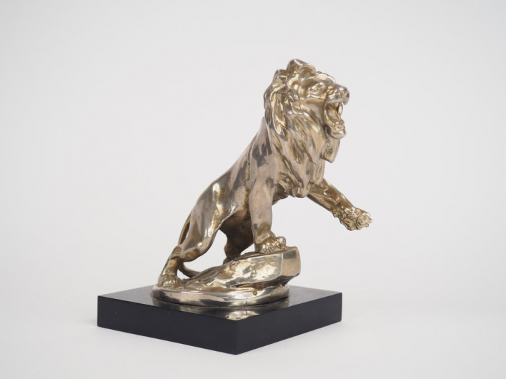 Maurice Roger MARX  "Lion Peugeot" Sujet en bronze argenté. Signé. H. 
