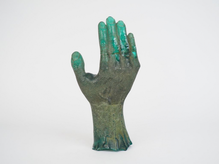 Pino SIGNORETTO (attribué à) "Main" Sculpture en verre sablé. 26 x 14 