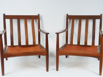 Vente aux enchères Paire de fauteuils scandinaves en palissandre.  Années 70. 81 x 72 x 7