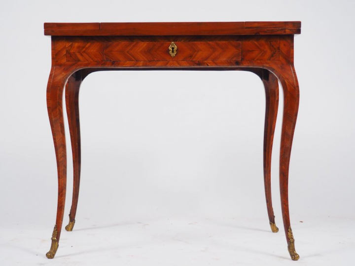 Table d'aquarelliste Louis XV en marqueterie de bois de rose, ornement