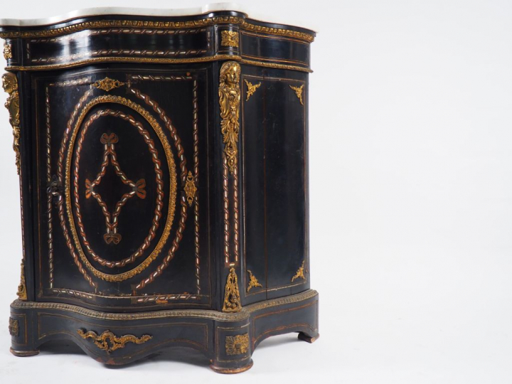 Meuble d'appui Napoléon III en marqueterie Boulle, ornementation de br