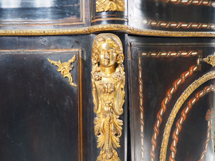Meuble d'appui Napoléon III en marqueterie Boulle, ornementation de br