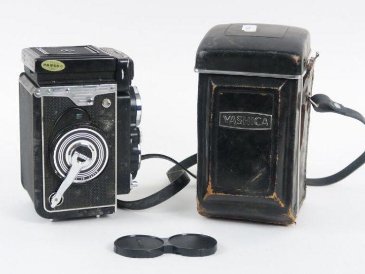 YASHICA MAT - 124 6X6 n°9063129 avec objectif YASHINON 1 : 3.5  f=80 m
