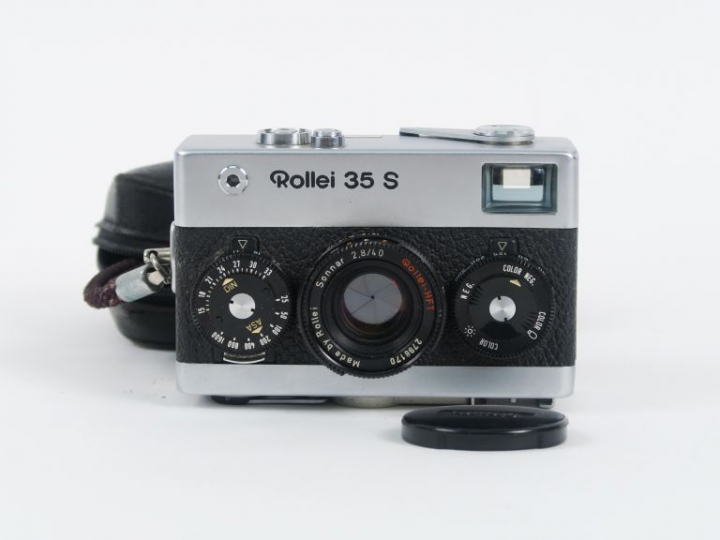 ROLLEI 35 s avec sa housse.