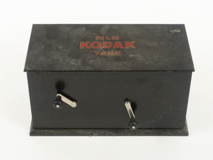 KODAK FILM TANK en bois noirci