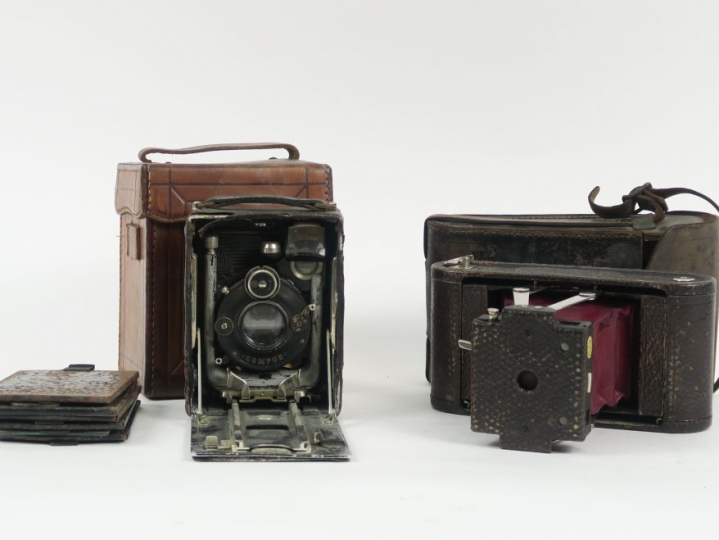 Lot de deux appareils photgraphiques folding : ZEISS IKON avec housse 