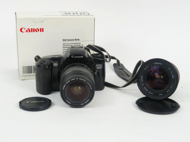 CANON EOS 3000 avec objectif CANON EF 28-80 mm 1 : 3.5-5.6 II diam. : 