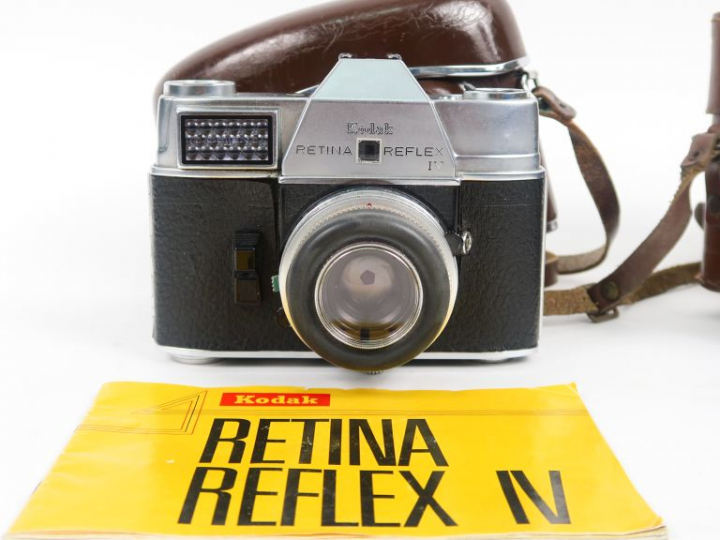 Lot de deux appareils photographiques : AGFA ISOLETTE 1 : 4.5 f=85 mm 