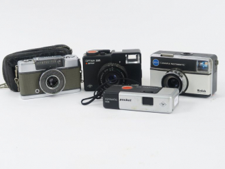 Vente aux enchères Lot de 3 appareils photographiques : KODAK CAMARA INSTAMATIC AGFAMATIX