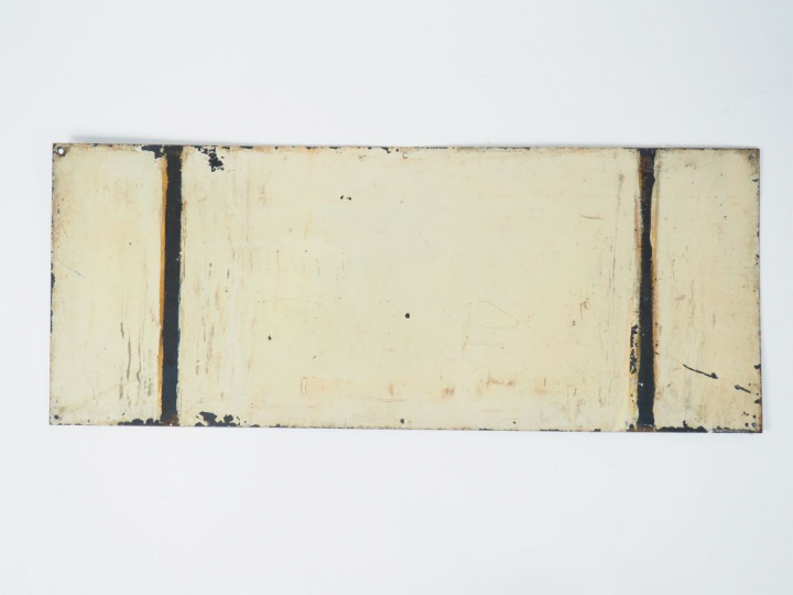 ARRÊT DES TRAINS. Plaque émaillée. Dim. : 40 x 100 cm. (accidents)