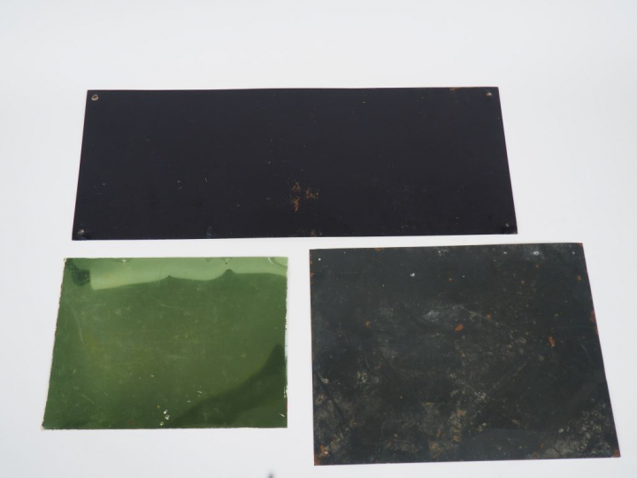 Lot de trois plaques en tôle lithographiée : Salins du Midi Engras Ger