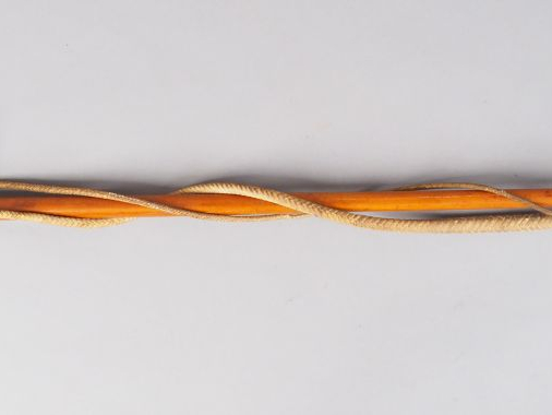 Dague de vènerie en corne sculptée, à décor de tête de chien de chasse