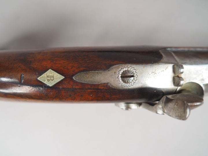 Belle et robuste paire de pistolets de combat à percussion et platines