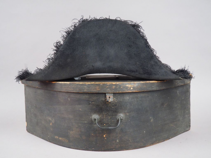 Beau bicorne des enregistrements et domaines impériaux (Second Empire)