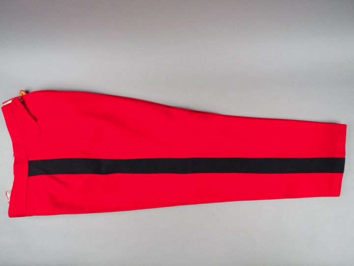 Pantalon droit d’officier infanterie en drap garance à large bande noi