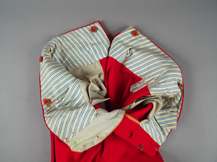 Pantalon droit d’officier infanterie en drap garance à large bande noi